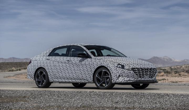 Hyundai готовится «разогреть» новый седан Elantra